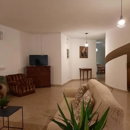 Casa Religiosa Di Ospitalita Santa Maria Di Betlem Konukevi Foligno